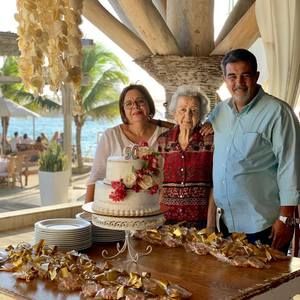 Meet your Posher, Mayra